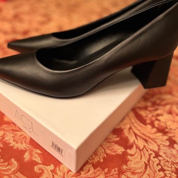 AGL - Tracy Block Heels NIB - NEW - size 10 1/2. Reg $398. Black. - Picture 3 of 9